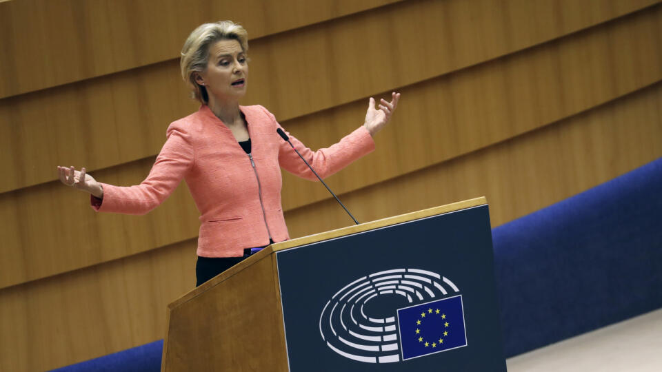 Na snímke predsedníčka Európskej komisie Ursula von der Leyenová reční na pôde Európskeho parlamentu so svojím prvým prejavom o stave EÚ v Bruseli 16. septembra 2020.