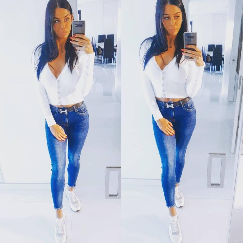 Sexi Nadia Alexandrovová pochádza z Bulharska a v Španielsku sa okrem futbalistu venuje predaju luxusných áut.