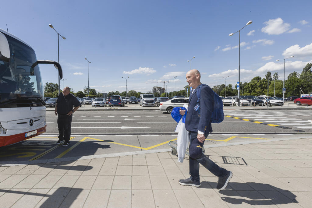 Hráčí seniorskej reprezentácie prileteli po skončení účinkovania na Majstrovstvách sveta v ľadovom hokeji vo Fínsku späť do Bratislavy. Na letisku ich čakala početná skupinka fanúšikov.