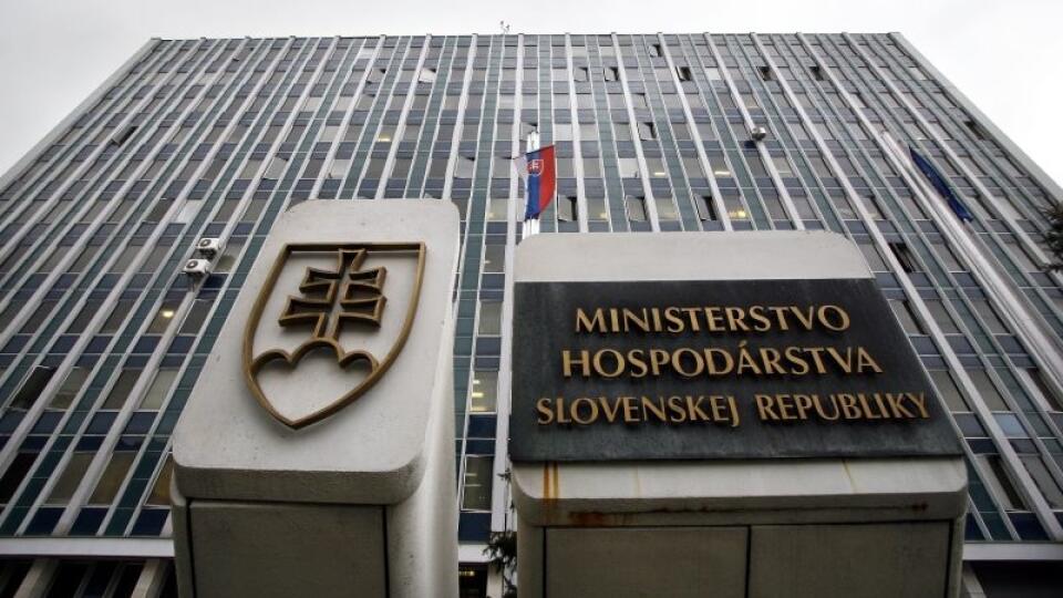 ILUSTRAÈNÁ SNÍMKA Budova Ministerstva hospodárstva SR (MH SR). Bratislava, 11. december 2007. Foto: SITA/Tomáš Benedikoviè