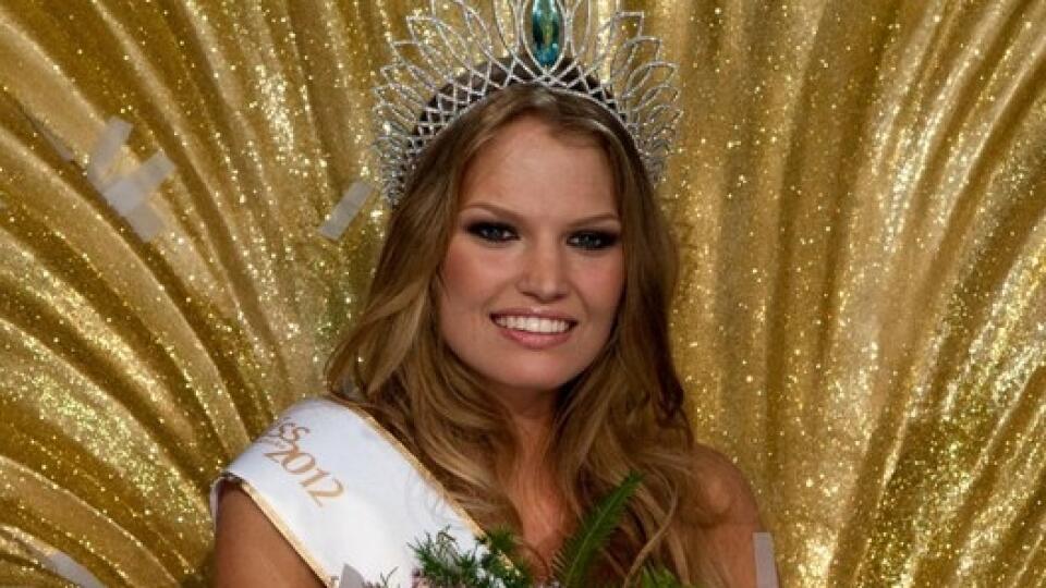 Víťazka súťaže krásy MISS Slovensko 2012 Kristína Krajčírová počas finálového večera.