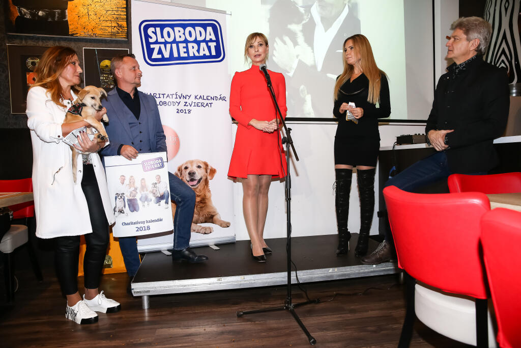Krst kalendára Slobody zvierat v Bratislavskom Starom meste. Na snímke Alexandra Rozborilová, Viliam Rozboril, Erika Judínyová a Štefan Skrúcaný
