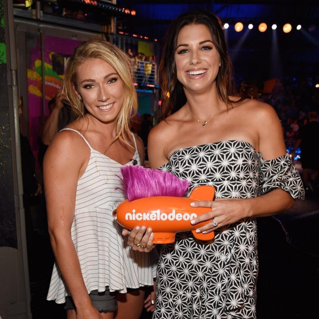 Mikaella Shiffrinová sa stretla s futbalistkou Alex Morganovou minulý rok.