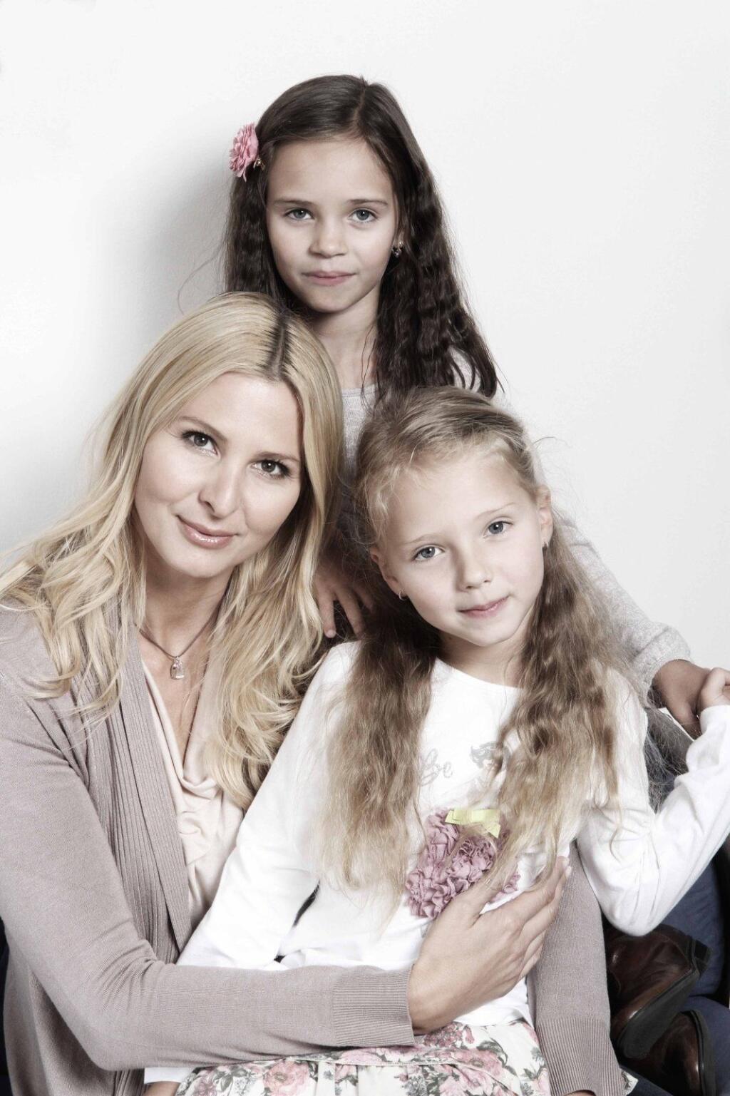 Ivana Gottová sa nechala odfotiť s Nellynkou a Charlottkou.