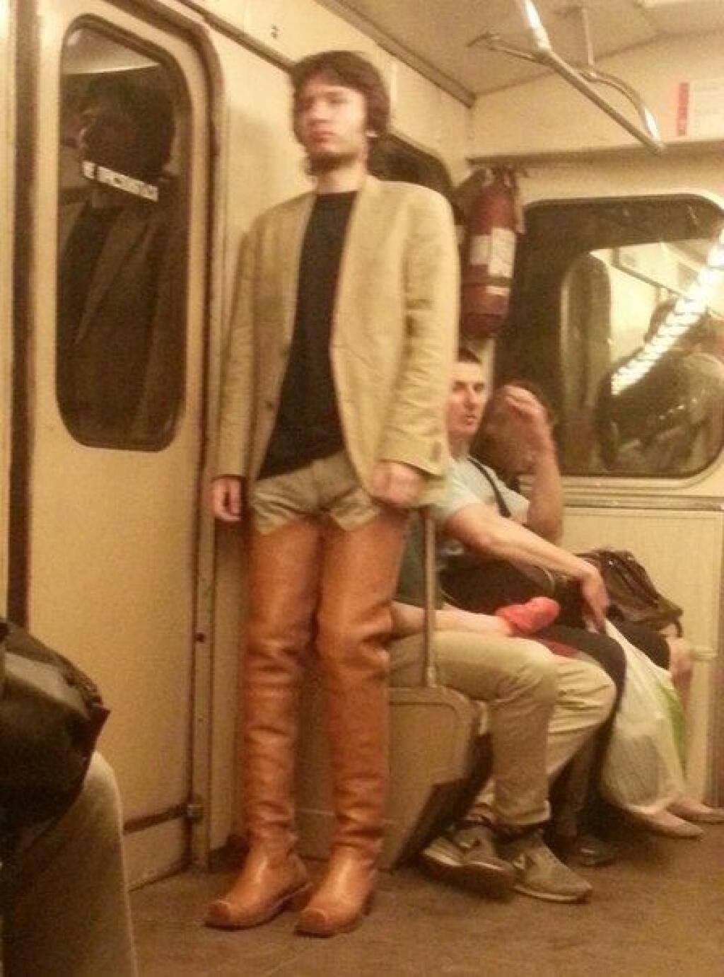голые парни в метро фото 47