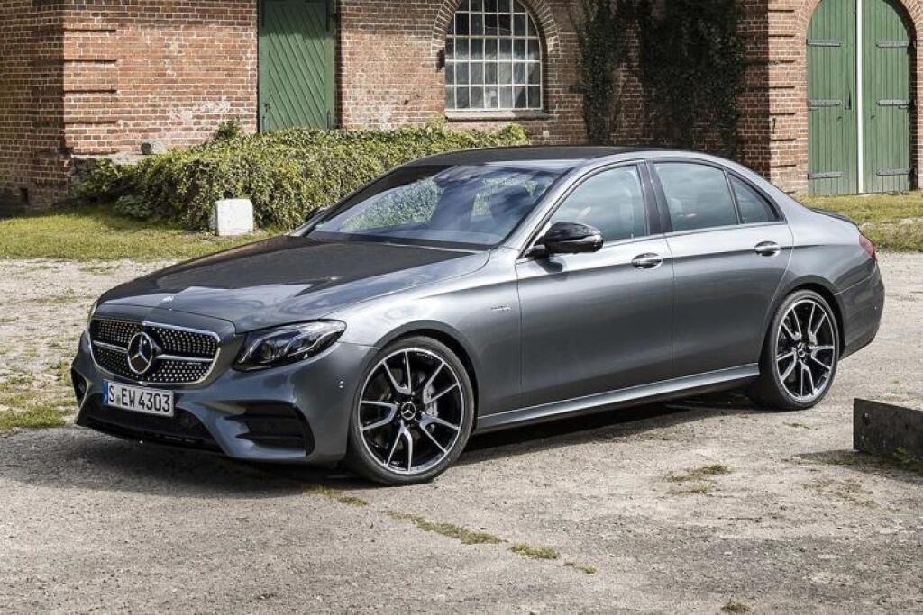 BMW 540i xDrive verzus
Mercedes-Benz E 400 4Matic