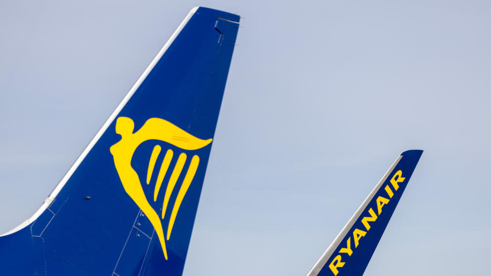 WA 27 archív Norimberg - Na archívnej snímke z 12. apríla 2022 lietadlo nízkonákladovej leteckej spoločnosti Ryanair stojí na odbavovacej ploche letiska v nemeckom meste Norimberg. Odborové zväzy zastupujúce palubný personál Ryanairu plánujú v júni sériu štrajkov vo viacerých európskych krajinách. Jedna z protestných akcií je naplánovaná aj počas summitu európskych lídrov v Bruseli. Okrem zamestnancov Ryanairu plánujú štrajkovať aj belgickí piloti a palubný personál spoločností Brussels Airlines