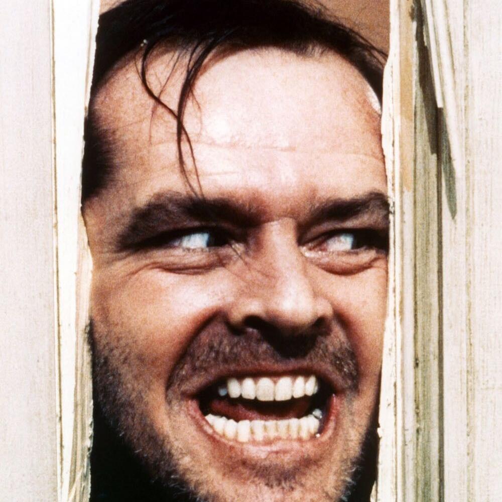 Ako Jack Torrance vo filme režiséra Stanleyho Kubricka Osvietenie.