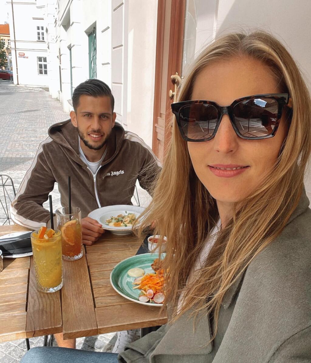 Kristýna Plíšková a Dávid Hancko na večeri.