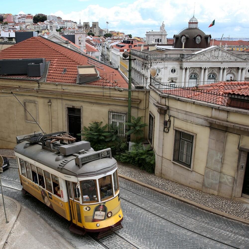 Portugalsko sa obáva, že ho pohltí štvrtá vlna pandémie spôsobená vysoko nákazlivým variantom koronavírusu delta, ktorý už teraz tvorí vyše 60 percent nových prípadov infekcie v hlavnom meste Lisabon.