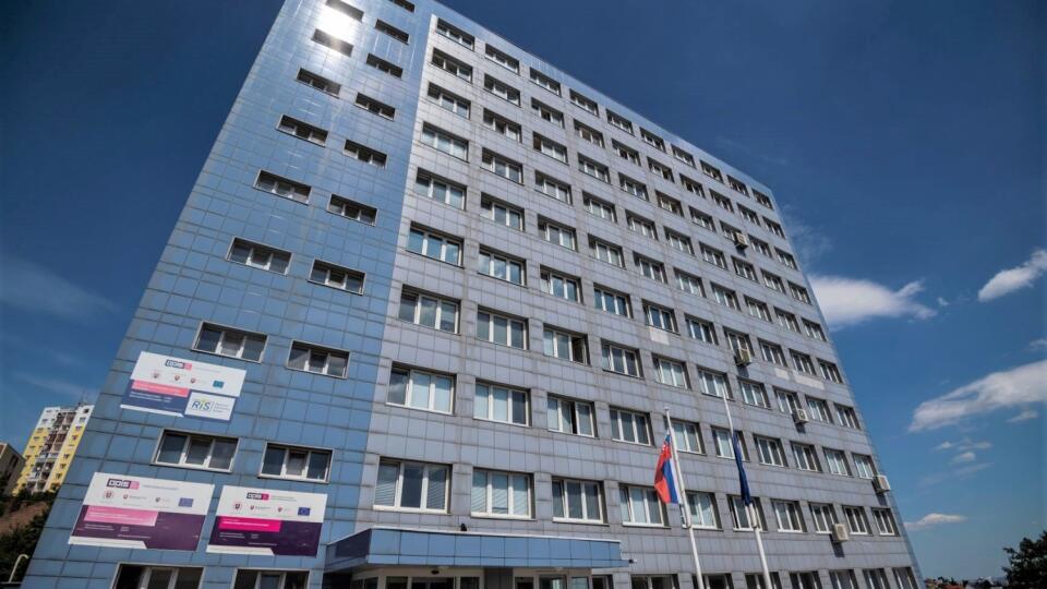Na snímke budova, v ktorej sídli Ministerstvo školstva, vedy, výskumu a športu SR na Stromovej ulici v Bratislave.