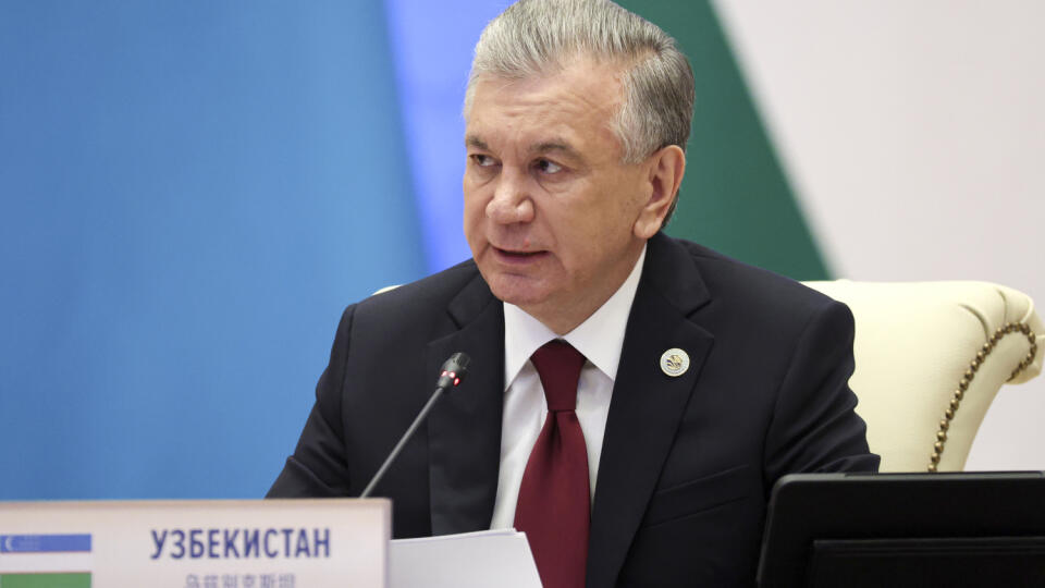 Uzbecký prezident Šavkat Mirzojev rozpráva počas summitu Šanghajskej organizácie pre spoluprácu (SCO) v uzbeckom meste Samarkand 16. septembra 2022.