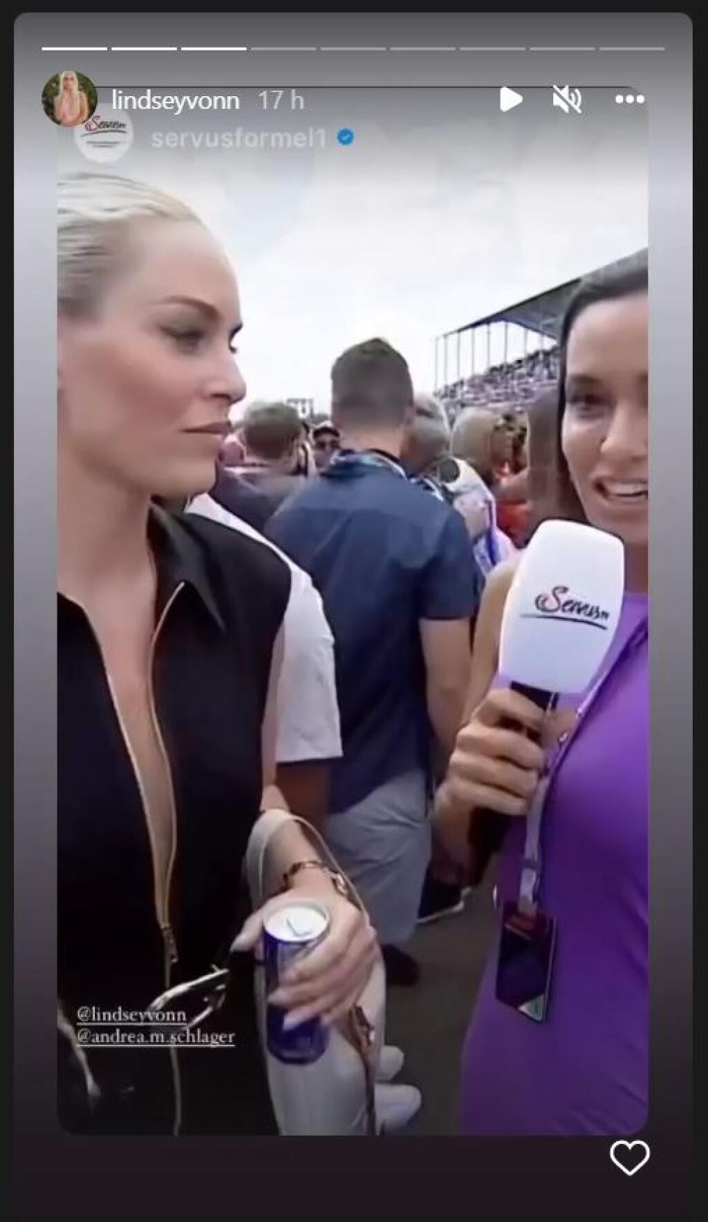 Poodhalený hrudník Lindsey Vonnovej pútal pozornosť.