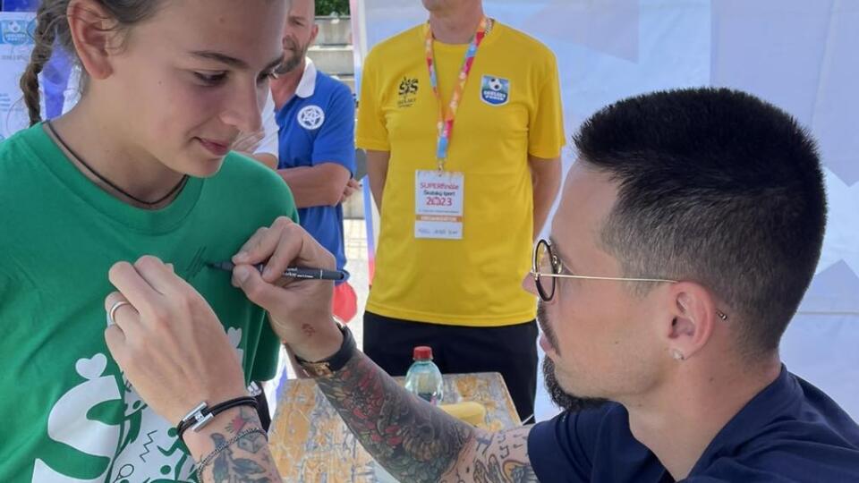 Školákom slnili veľký sen svojou prítomnosťou a venovali sa im aj na autogramiáde.