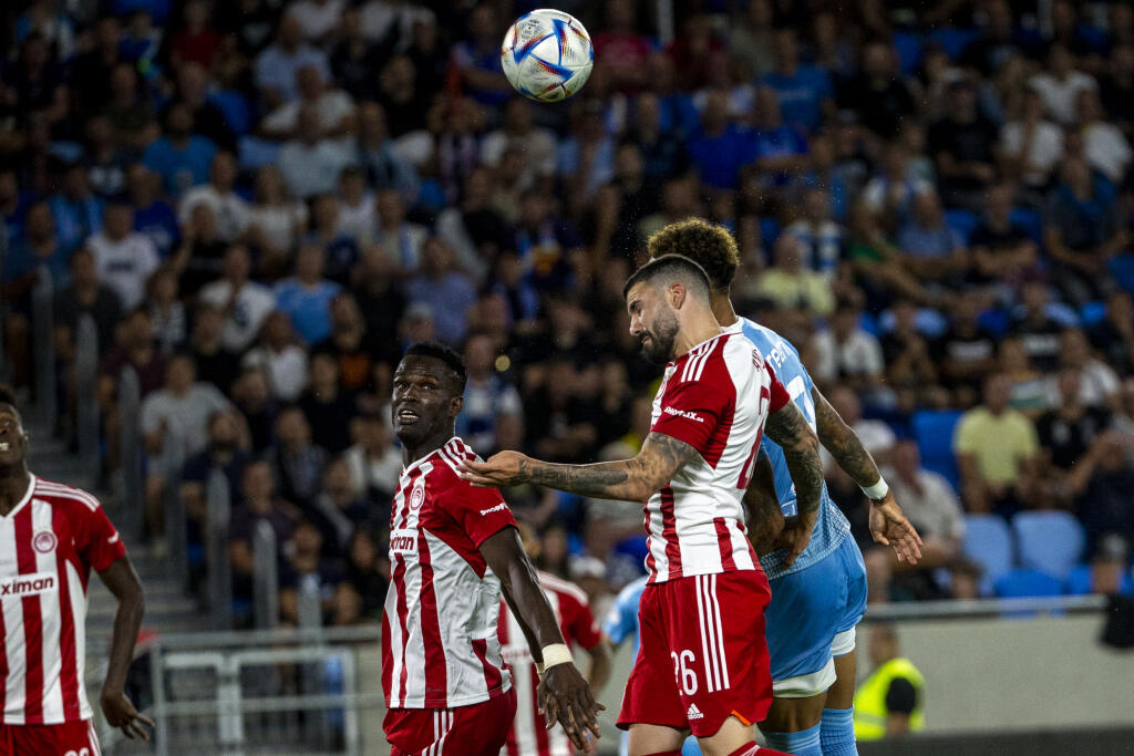Na Tehelnom poli sa stretol v 3. kole kvalifikácie európskej ligy ŠK Slovan Bratislava a Olympiacos FC. Na snímke je Gonzalo Ávila.