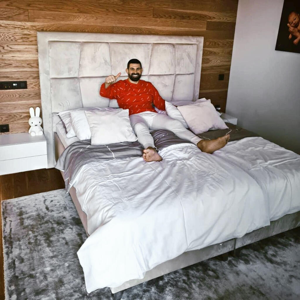 Takto vyzerá spálňa Attilu Végha.