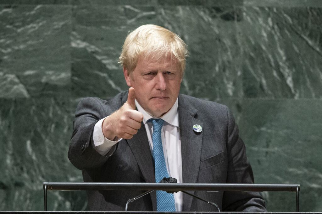 EBE 10 New York - Britský premiér Boris Johnson označil nadchádzajúcu novembrovú klimatickú konferenciu OSN v škótskom Glasgowe (COP26) za jednu z posledných šancí ľudstva na zmenu v prístupe k riešeniu klimatickej krízy. Vyjadril sa tak v stredu večer miestneho času v rámci všeobecnej rozpravy Valného zhromaždenia OSN v New Yorku. Svetových lídrov pritom vo svojom prejave vyzval na znižovanie emisií uhlíka. Na snímke britský premiér Boris Johnson počas vystúpenia na 76. Valnom zhromaždení OSN v