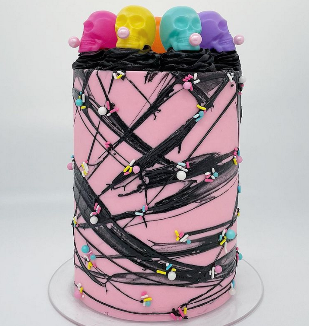 Lebky na torte sú jasným signálom, na aký sviatok je torta určená.