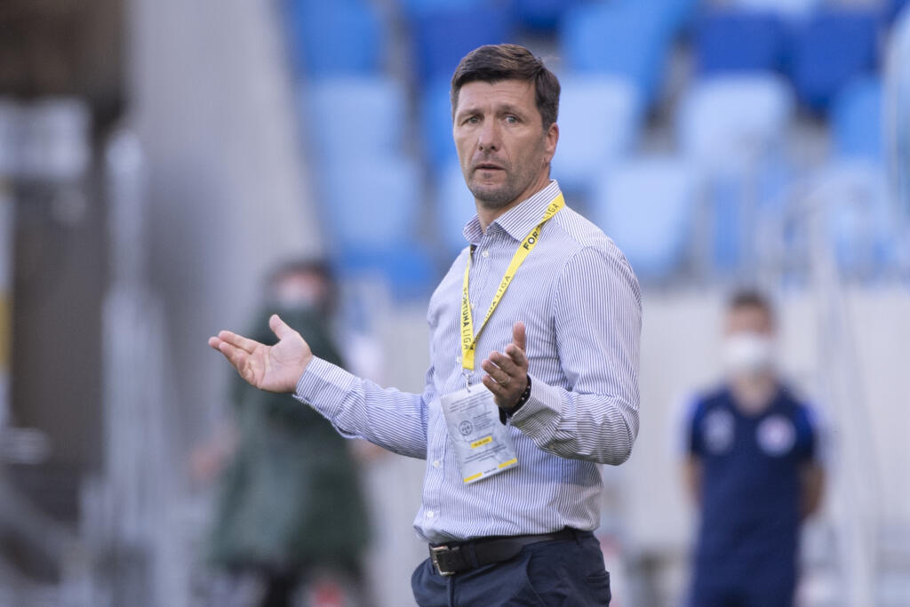 Na snímke tréner DAC-u Antal Németh v zápase 8. kola nadstavbovej skupiny o titul ŠK Slovan Bratislava - DAC Dunajská Streda 9. mája 2021 v Bratislave. FOTO TASR - Pavel Neubauer