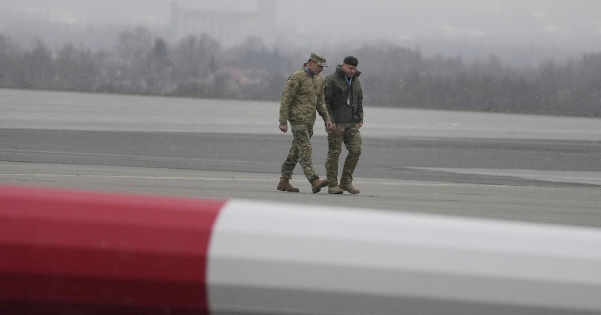 Amerykańskie myśliwce lądują na polskiej bazie w Lasku
