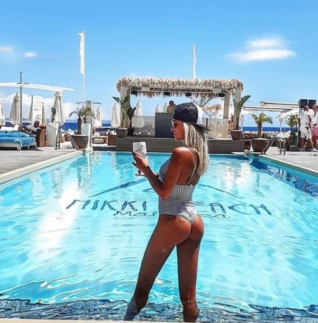 Sexi pozadie niekdajšej víťazky Hotela Paradise Nely Slovákovej.