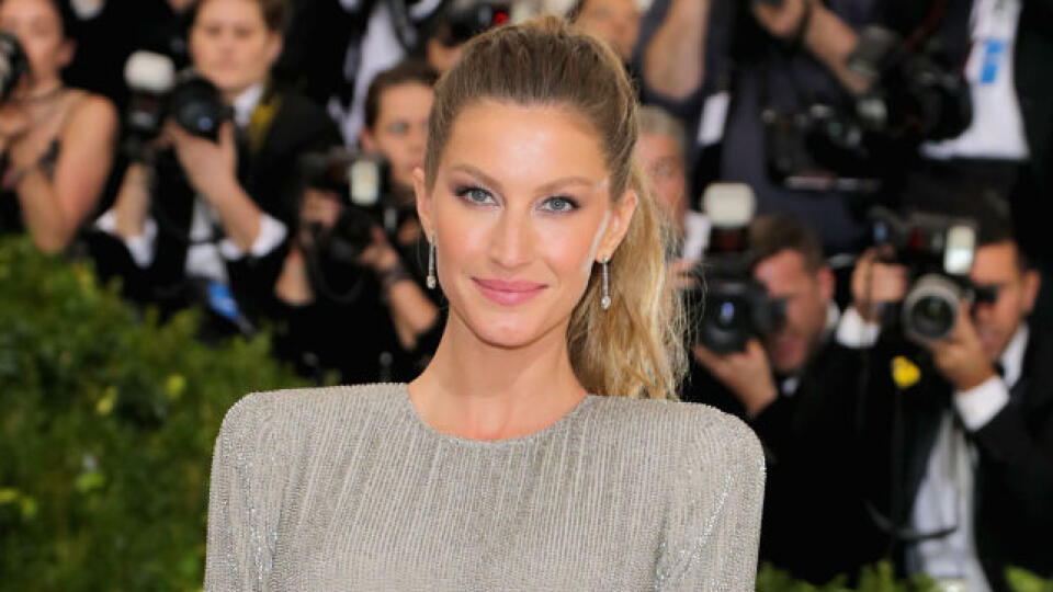 NEW YORK, NY - MAY 01: Co-chair Gisele Bundchen attend the "Rei Kawakubo/Comme des Garcons: Art Of The In-Between" Costume Institute Gala at Metropolitan Museum of Art on May 1, 2017 in New York City. (Photo by Neilson Barnard/Getty Images)