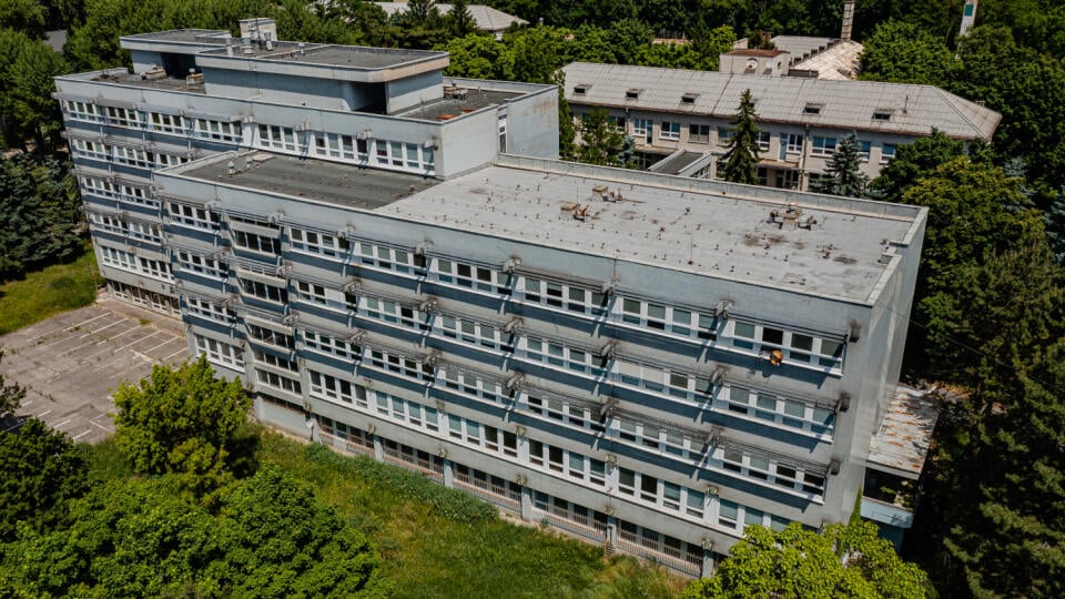 Na snímke areál bývalej Vojenskej nemocnice v Bratislave, ktorý v roku 2017 získala spoločnosť ESET a plánuje v ňom vybudovať centrum inovácií a kreativity ESET Campus.