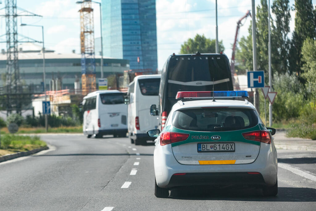 Autobus s hráčmi Olympiakosu Pireus eskortovala slovenská polícia.