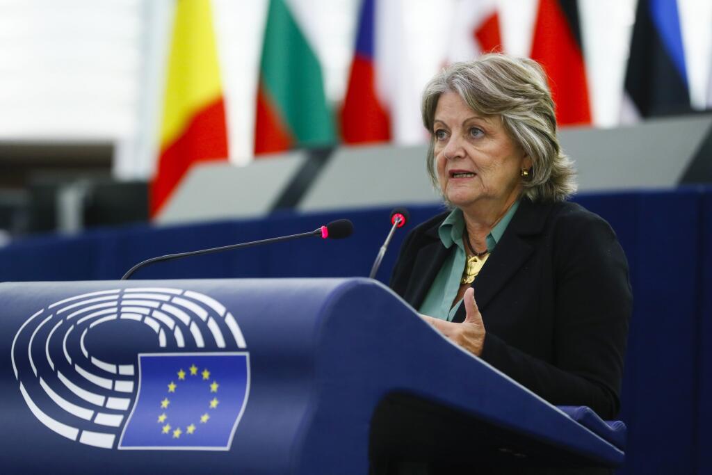 KK14 Štrasburg - Eurokomisárka pre súdržnosť a reformy Elisa Ferreirová hovorí počas plenárneho zasadnutia Európskeho parlamentu 14. septembra 2021 v Štrasburgu. FOTO TASR/AP
European Commissioner for Cohesion and Reforms, Elisa Ferreira delivers a speech during a plenary session at the European Parliament in Strasbourg, eastern France, Tuesday, Sept. 14 2021. The European Union's climate czar said the 27-nation bloc should ensure that the most vulnerable people won't pay the heaviest price of t