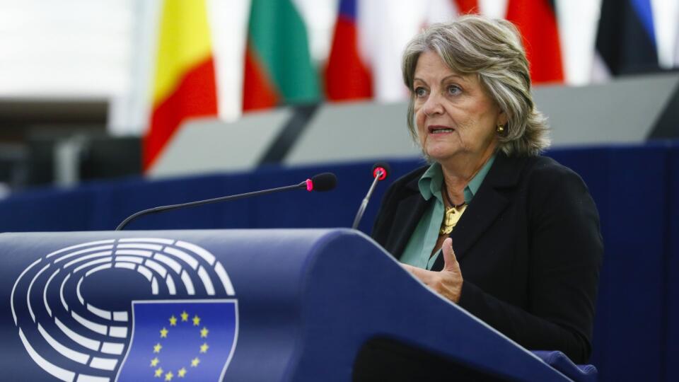 KK14 Štrasburg - Eurokomisárka pre súdržnosť a reformy Elisa Ferreirová hovorí počas plenárneho zasadnutia Európskeho parlamentu 14. septembra 2021 v Štrasburgu. FOTO TASR/AP
European Commissioner for Cohesion and Reforms, Elisa Ferreira delivers a speech during a plenary session at the European Parliament in Strasbourg, eastern France, Tuesday, Sept. 14 2021. The European Union's climate czar said the 27-nation bloc should ensure that the most vulnerable people won't pay the heaviest price of t