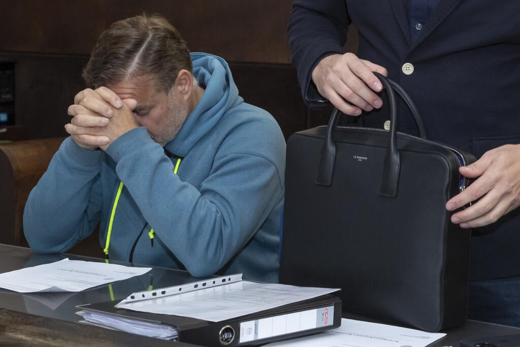 Dušan Dědeček, ktorých spôsobil dopravnou nehodou na Zochovej ulici v Bratislave smrť 5 ľudí sa opätovne postavil pred sú, ktorý rozhoduje o jeho vzatí do väzby.