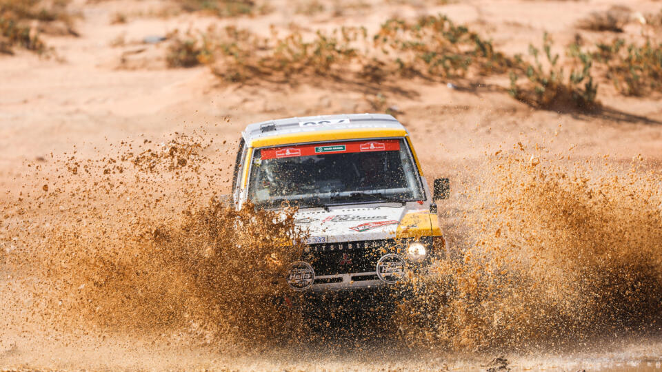 Spolu s pilotom Jánom Ulrichom cestuje na Dakar 2023 aj Ľuboš Schwarzbacher ako navigátor, Alexander Nejedlý v úlohe šéfa asistenčného tímu a mechanik Vadim Bilousov.