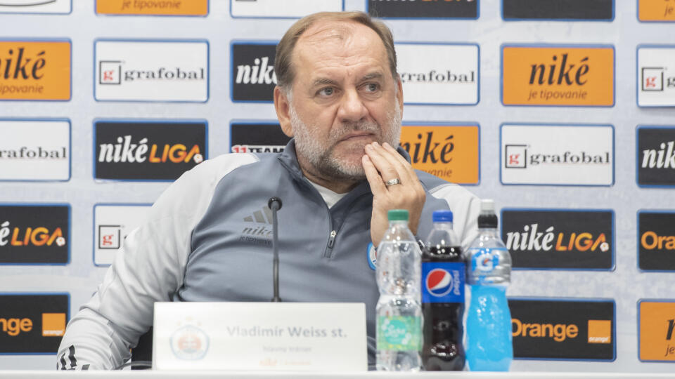 Na snímke tréner Slovana Bratislava Vladimír Weiss st. počas tlačovej konferencie pred úvodným zápasom 3. predkola Ligy majstrov vo futbale ŠK Slovan Bratislava - Maccabi Haifa FC v utorok 8. augusta 2023 v Bratislave. FOTO TASR - Martin Baumann