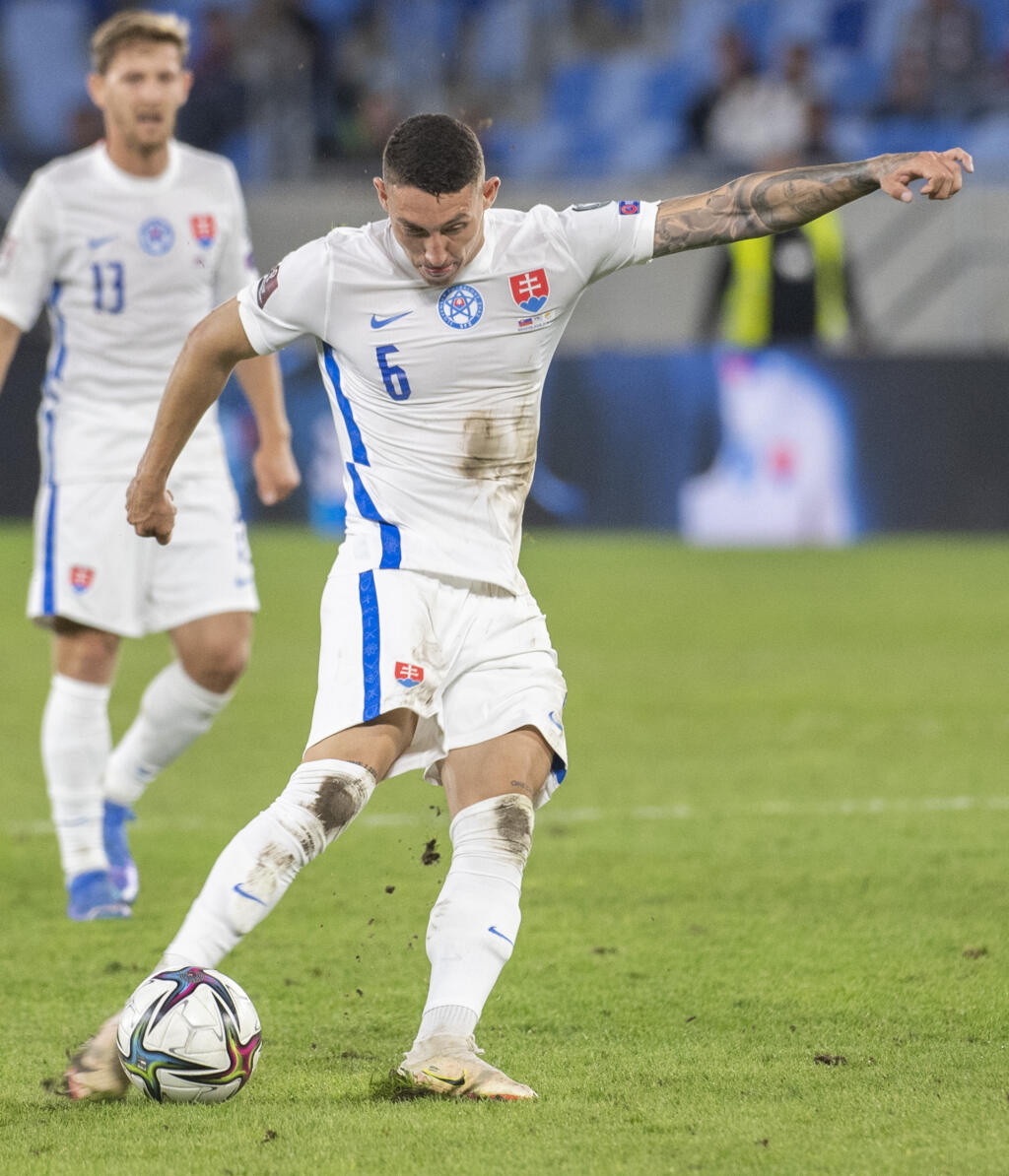 ERIK JIRKA. Známka od Borbélyho: 3. Borbélyho hodnotenie: Vidieť, že je to dynamický typ futbalistu. Aj takýto typ hráča je dobré mať v mužstve, ale cítiť, že so zvyškom nie je dostatočne zohratý. Pre trénera je veľmi ťažké kompenzovať nezohratosť medzi hráčmi, lebo na to nie je časový priestor. Je na hráčovi, ako je herne empatický.