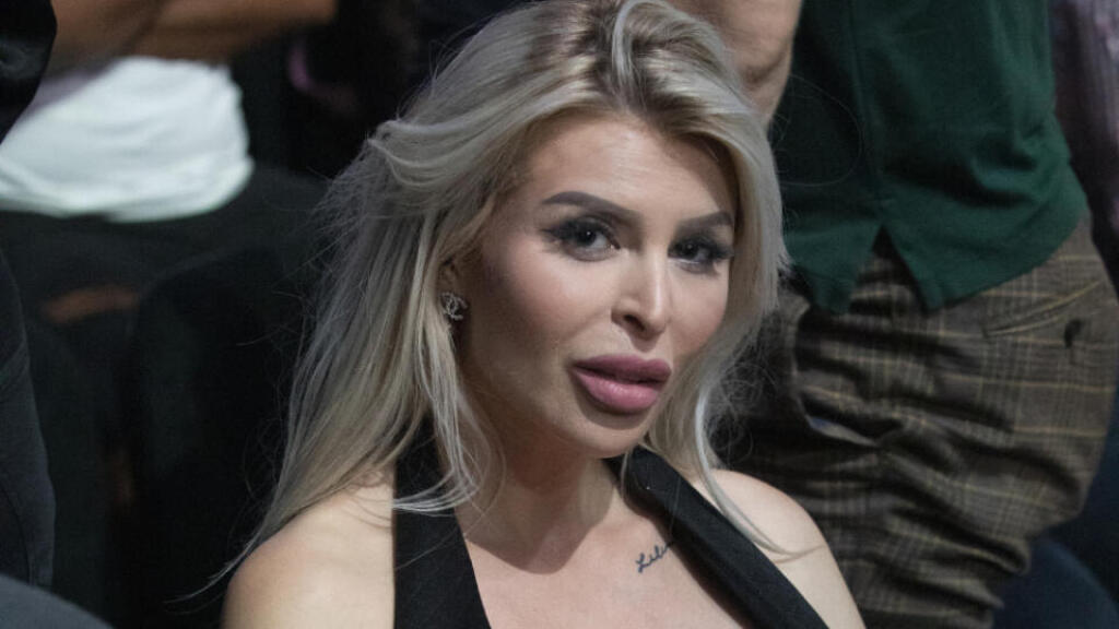 Vnadná Lela Ceterová sa ukázala v spodnej bielizni iba pár dní od narodenia svojho synčeka Rockyho.