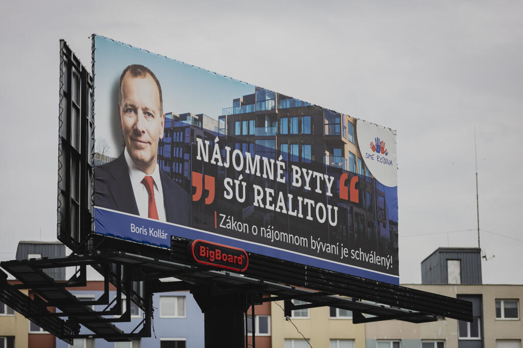 Na ilustračnej snímke billboardová reklama politickej strany SME RODINA k téme výstavby nájomného bývania.