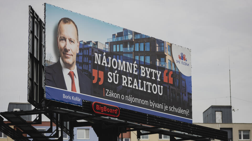 Na ilustračnej snímke billboardová reklama politickej strany SME RODINA k téme výstavby nájomného bývania.
