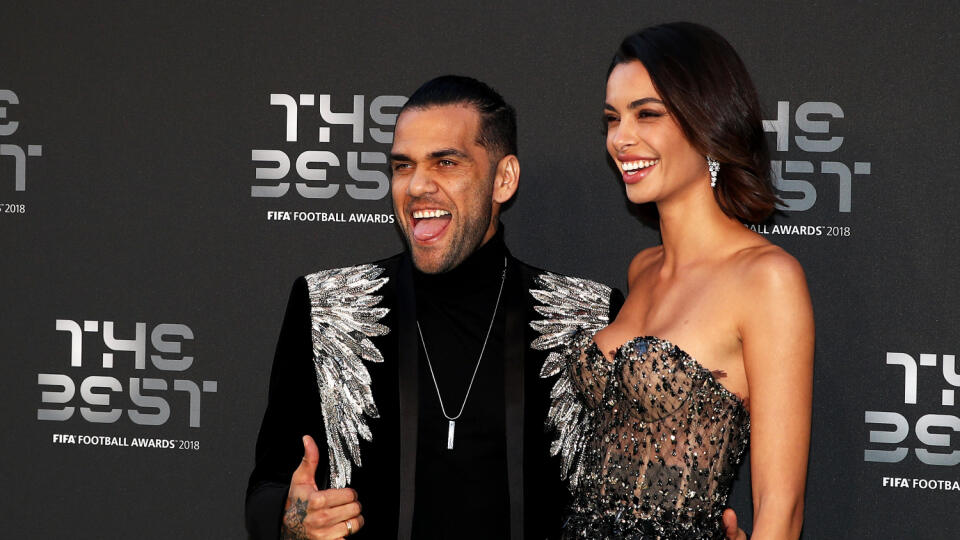 Futbalista Dani Alves s priateľkou Joanou Sanz