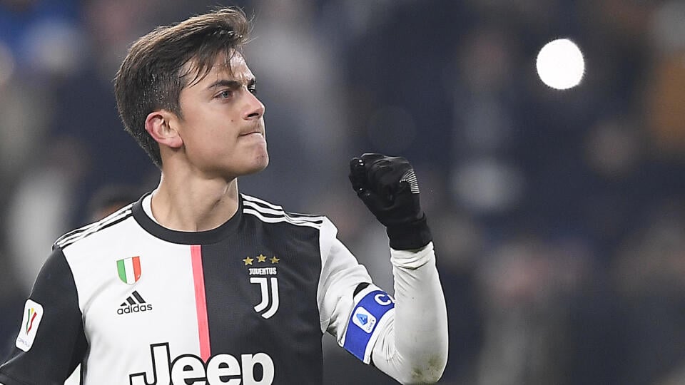 EBE 46 Turín - Na snímke hráč Juventusu Paulo Dybala oslavuje gól v osemfinále Talianskeho pohára vo futbale Juventus Turín - Udinese Calcio v Turíne 15. januára 2020. FOTO TASR/AP
Juventus' Paulo Dybala celebrates after scoring during the Italian Cup soccer match between Juventus and Udinese, at the Allianz Stadium in Turin, Italy, Wednesday, Jan. 15, 2020. (Fabio Ferrari/LaPress via AP)