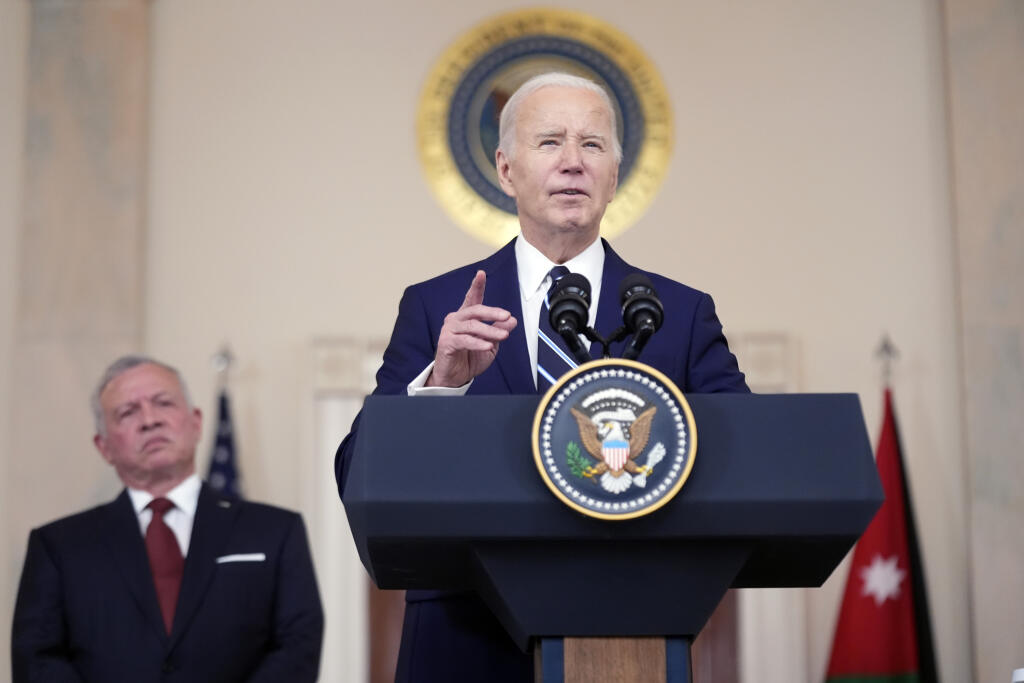 KK5 Washington - Americký prezident Joe Biden (vpravo) a jordánsky kráľ Abdalláh II. počas stretnutia vo Washingtone 12. februára 2024. FOTO TASR/AP

President Joe Biden speaks as Jordan's King Abdullah II listens in the Cross Hall of the White House, Monday, Feb. 12, 2024, in Washington. (AP Photo/Andrew Harnik)