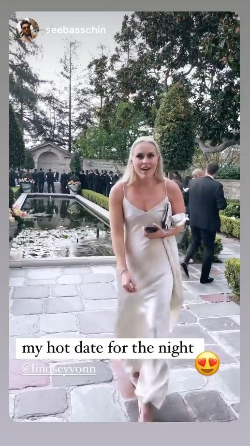 Vonnová sa tentoraz bavila na svadbe kamarátov, s podprsenkou si však starosti nerobila.