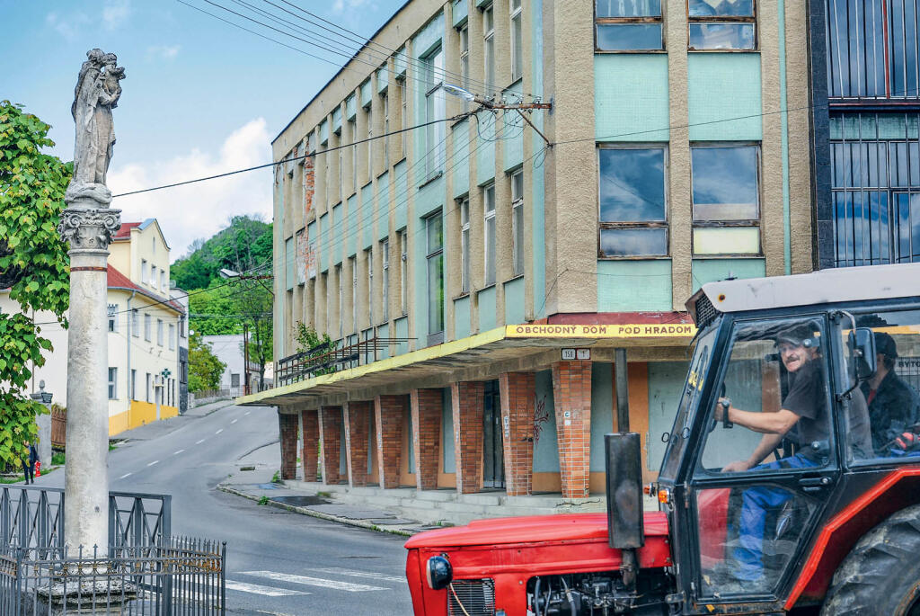 Viac ako cesty chýbajú ľudia. Mestá aj obce priznávajú únik mozgov