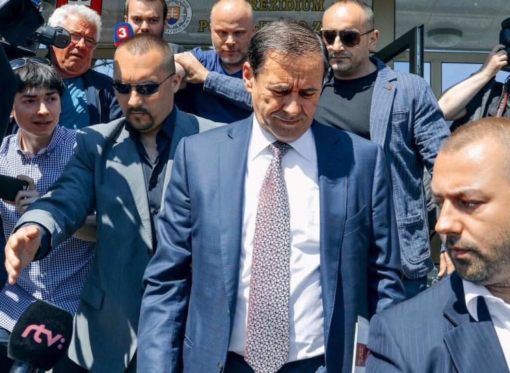 Prečo sa Brhel nutne potrebuje striasť povesti vplyvného oligarchu Smeru