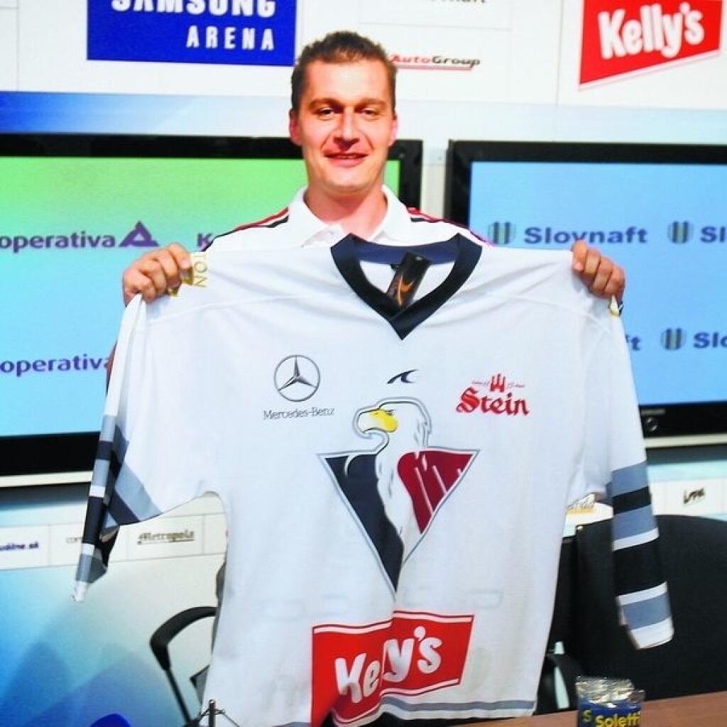 Realizačný tím hokejistov HC Slovan Bratislava rozšíril Richard Kapuš, ktorý bude pôsobiť ako jeden z asistentov hlavného trénera Jána Pardavého.