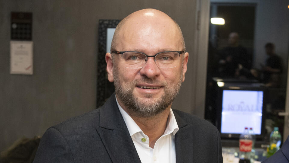 Líder strany Sloboda a Solidarita (SaS) Richard Sulík reaguje počas volebnej noci vo volebnej centrále strany v Bratislave 1. marca 2020. FOTO TASR - Pavel Neubauer