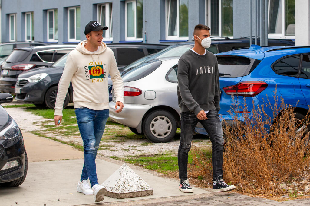 Marek Rodák a Martin Valjent prichádzali do hotela spolu.