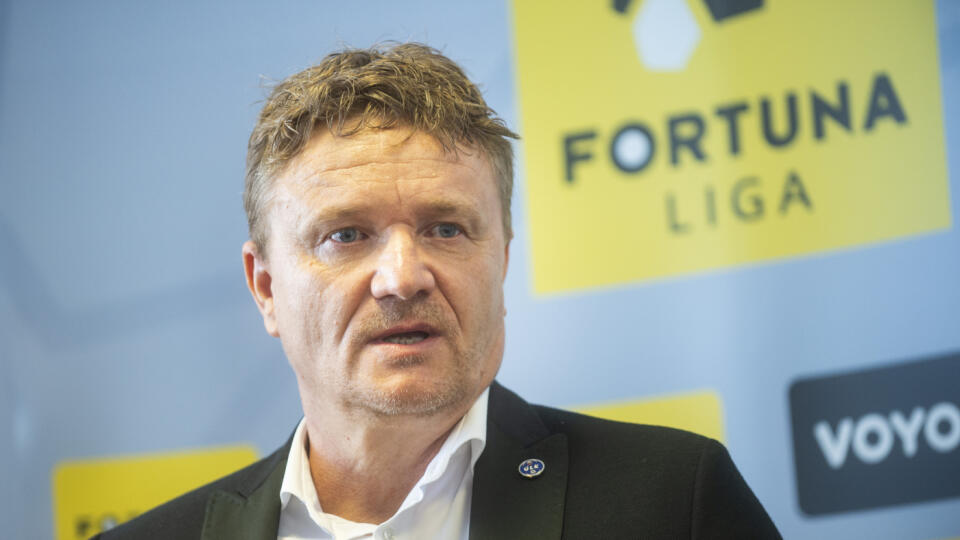 Na snímke prezident Únie ligových klubov Ivan Kozák počas tlačovej konferencie po mimoriadnom zasadnutí Prezídia Únie ligových klubov 18. mája 2022 v Bratislave. FOTO TASR - Jakub Kotian