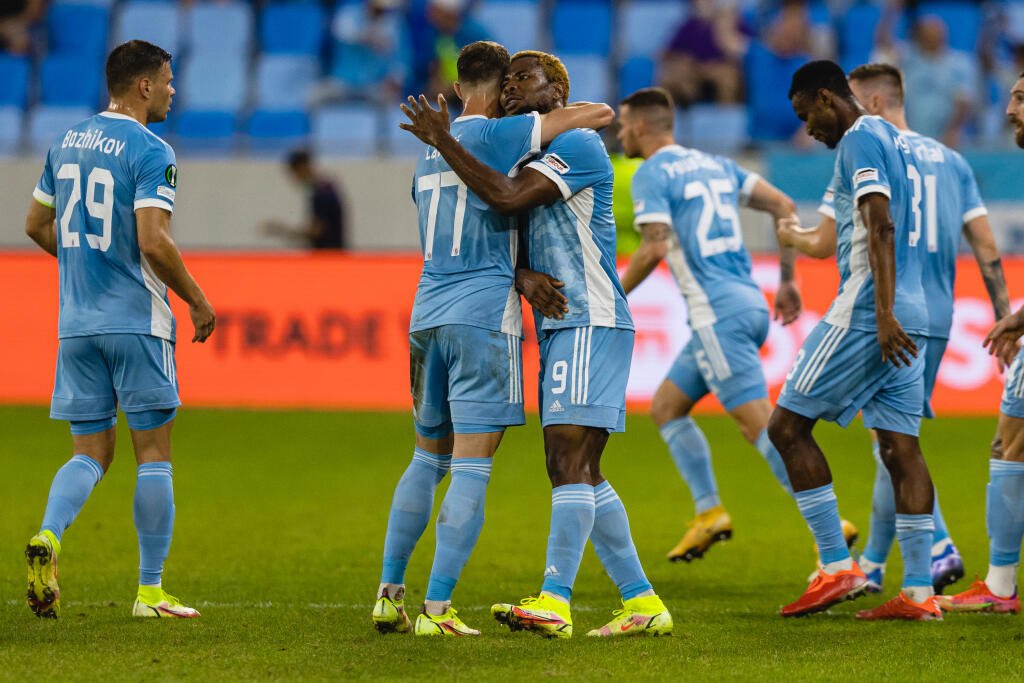 Na snímke Ezekiel Henty sa teší z vyrovnávajúceho gólu počas zápasu F skupiny Európskej konferenčnej ligy medzi ŠK Slovan Bratislava a FC Kodaň.