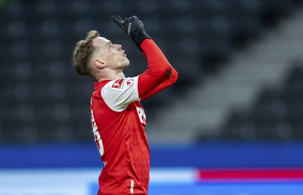 17 - 18. Ondrej Duda – futbal, 580 tisíc eur
Duda pôsobí už druhú sezónu v drese nemeckého Kolína. Bývalý hráč Herthy Berlín, či Norwichu má s tímom zmluvu platnú do roku 2024 a ročne zarobí 580 tisíc eur.
