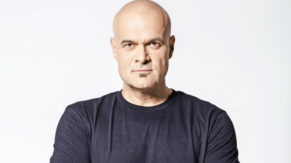 Z Jara Slávika je dnes s vlasmi úplne nový muž.